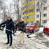 Алексей Катанский и Елена Бутрина приняли участие в субботнике на Печорской улице